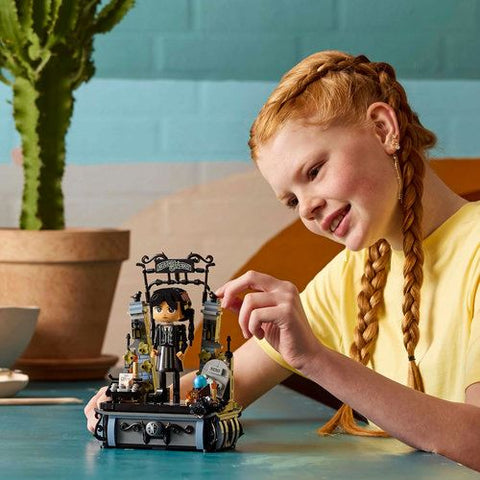 LEGO Wednesday 76780 - Figura de Wednesday Addams